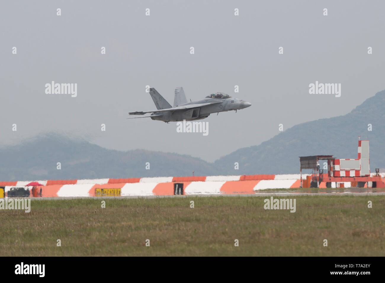A Carrier Air Wing (CVW) 5 F/A-18F Super Hornet performs a flight demonstration during the 43rd Japan Maritime Self-Defense Force – Marine Corps Air Station Iwakuni Friendship Day at MCAS Iwakuni, Japan, May 5, 2019. This year was the first time that aircraft from CVW-5 participated in the air show since their arrival at MCAS Iwakuni. Since 1973, MCAS Iwakuni has held a single-day air show designed to foster positive relationships and offer an exciting experience that displays the communal support between the U.S. and Japan. The air show encompassed various U.S. and Japanese static display air Stock Photo