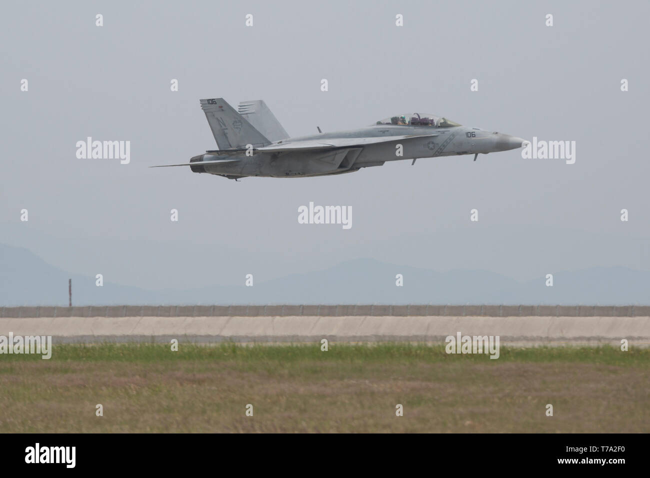 A Carrier Air Wing (CVW) 5 F/A-18F Super Hornet performs a flight demonstration during the 43rd Japan Maritime Self-Defense Force – Marine Corps Air Station Iwakuni Friendship Day at MCAS Iwakuni, Japan, May 5, 2019. This year was the first time that aircraft from CVW-5 participated in the air show since their arrival at MCAS Iwakuni. Since 1973, MCAS Iwakuni has held a single-day air show designed to foster positive relationships and offer an exciting experience that displays the communal support between the U.S. and Japan. The air show encompassed various U.S. and Japanese static display air Stock Photo