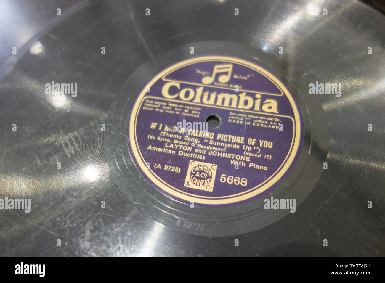 Columbia Gramophone Company record label with If I Had a Talking Picture of You by Layton and Johnston, American Duettists Stock Photo