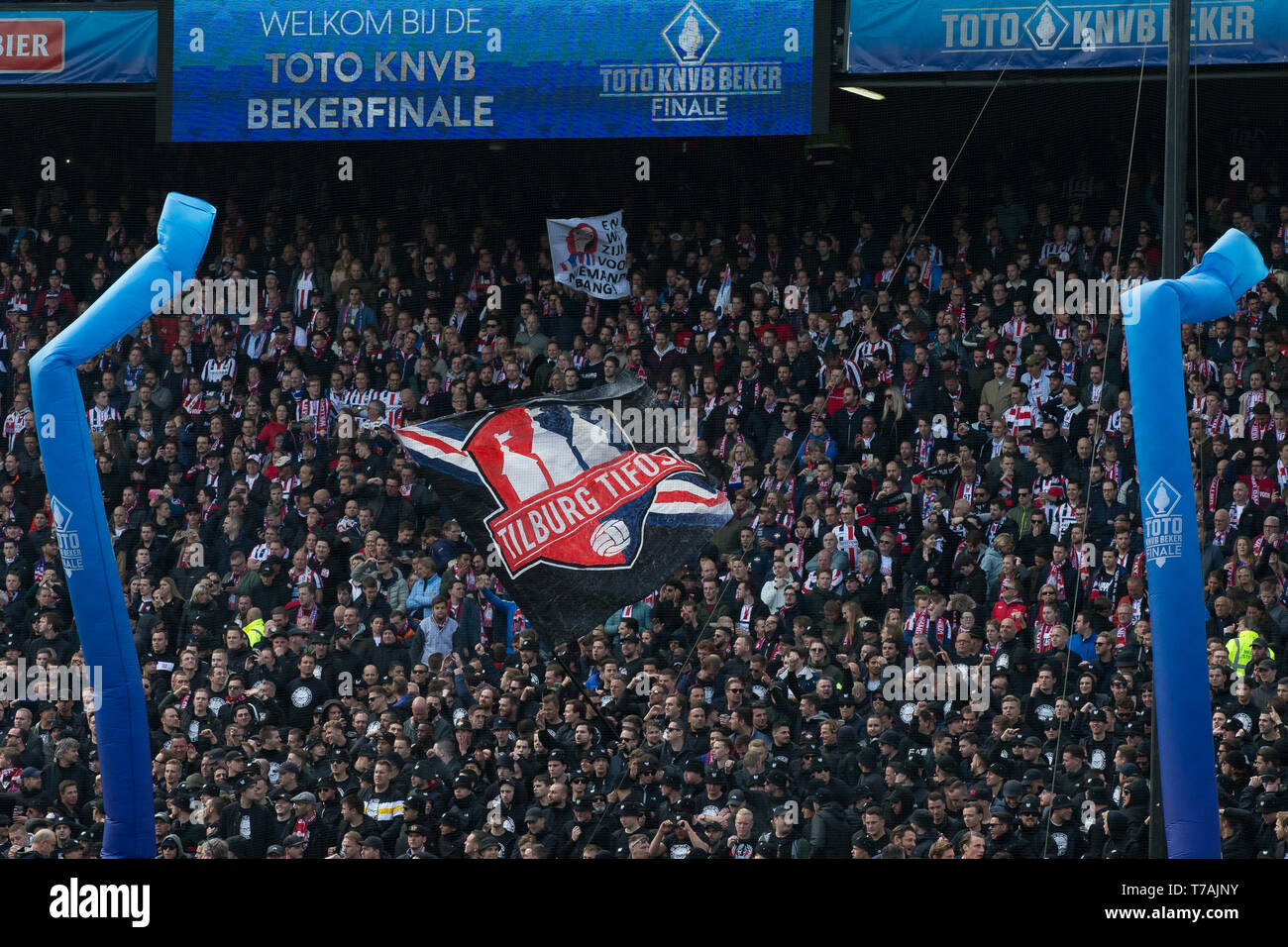 Overredend Modernisering frequentie 5 may 2019 Rotterdam, The Netherlands Soccer Dutch Cupfinal Willem II v  Ajax KNVB Bekerfinale 2019 Fans Willem II Stock Photo - Alamy