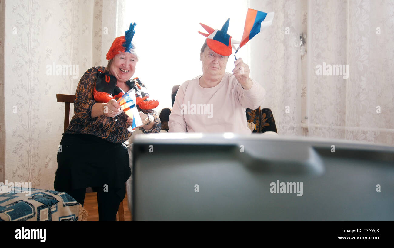 Two elderly women watching tv hi-res stock photography and images - Alamy