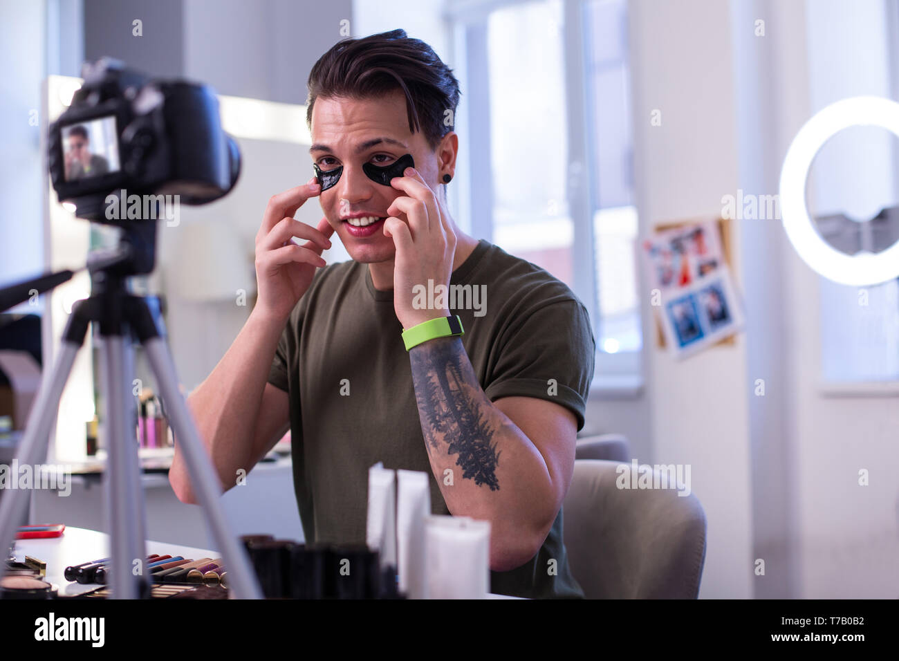 Skincare products man hi-res stock photography and images - Alamy