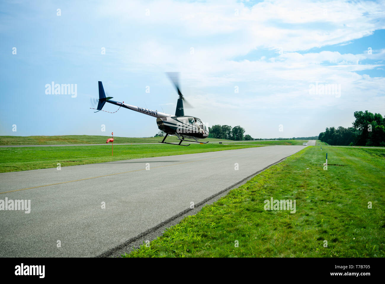 Robinson r44 helicopter hi-res stock photography and images - Alamy