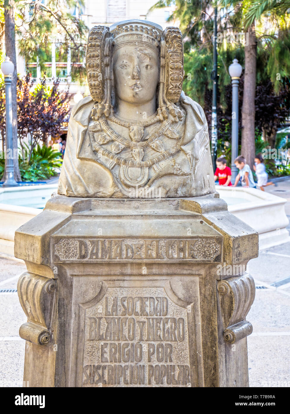 Reproducción de la dama de Elche en un parque. Elche. Alicante. Comunidad Valenciana. España Stock Photo