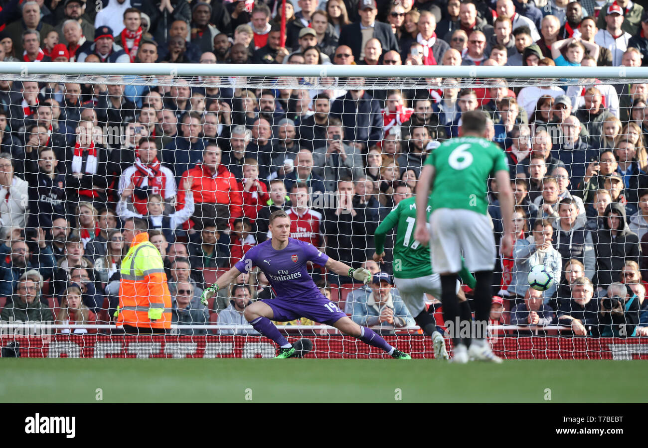 London, UK. 05th May, 2019. Bernd Leno (A) goes the wrong way as Glenn Murphy (B&HA) scores the equalising goal from the penalty spot (1-1) at the Arsenal v Brighton and Hove Albion English Premier League football match at The Emirates Stadium, London, UK on May 5, 2019. **Editorial use only, license required for commercial use. No use in betting, games or a single club/league/player publications** Credit: Paul Marriott/Alamy Live News Stock Photo