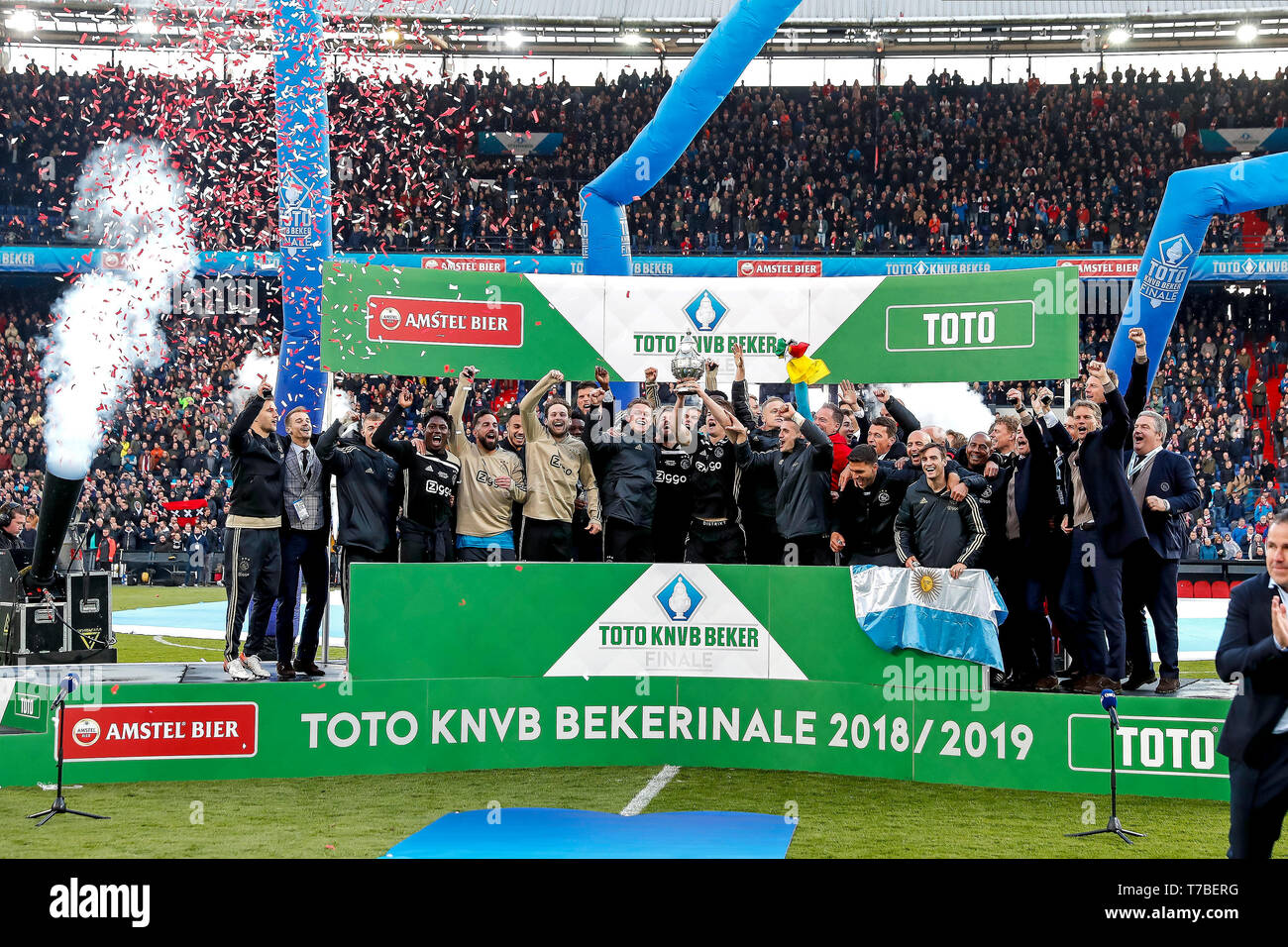 Rotterdam, Netherlands. 05th 2019. ROTTERDAM, 05-05-2019 Stadium de Kuip, Season 2018/2019 Cup Final for the KNVB beker. Ajax lifting the after the game II - Ajax (Cup Final) (