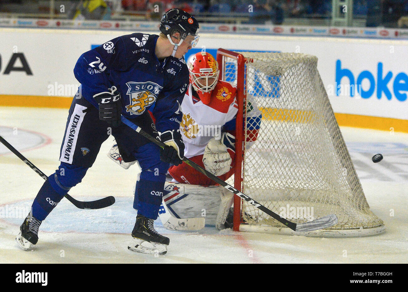 Brno, Czech Republic. 04th May, 2019. L-R Kaapo Kakko (FIN) and goalkeeper Alexandar Georgiyev (RUS) in action during the Russia vs Finland match within Carlson Hockey Games tournament, part of Euro Hockey Tour in Brno, Czech Republic, May 5, 2019. Credit: Lubos Pavlicek/CTK Photo/Alamy Live News Stock Photo