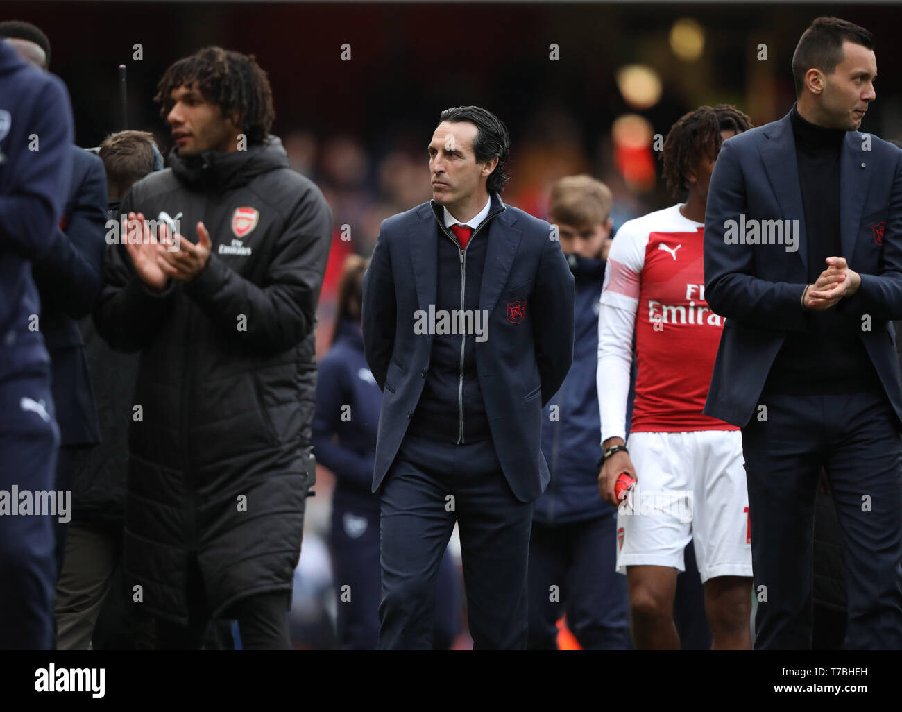 London, UK. 05th May, 2019. A disappointed Unai Emery (Arsenal manager), walks round to thank the fans, after the Arsenal v Brighton and Hove Albion English Premier League football match at The Emirates Stadium, London, UK on May 5, 2019. **Editorial use only, license required for commercial use. No use in betting, games or a single club/league/player publications** Credit: Paul Marriott/Alamy Live News Stock Photo