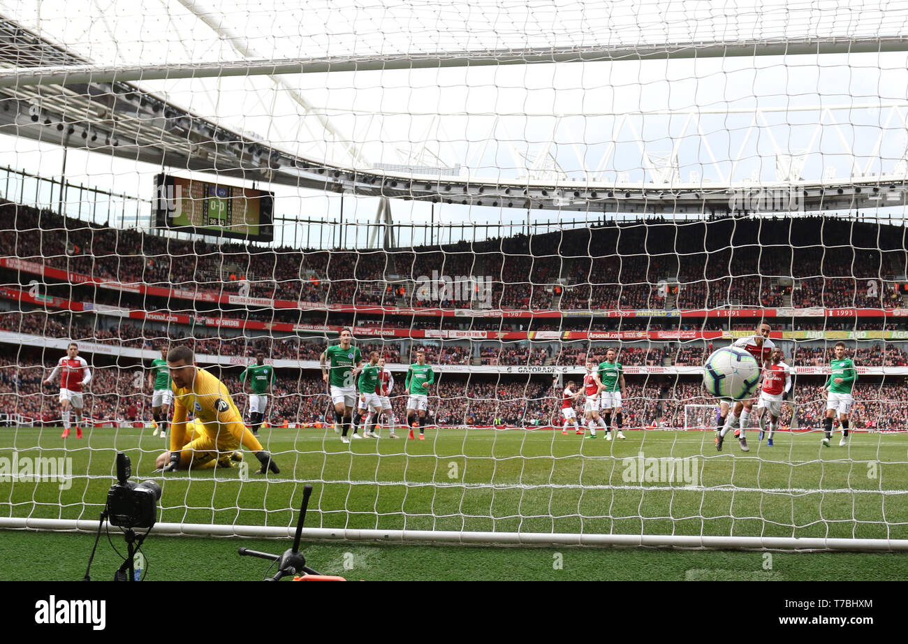 London, UK. 05th May, 2019. Pierre-Emerick Aubameyang (A) scores the first Arsenal goal, from the penalty spot, past Mathew Ryan (B&HA) 1-0 at the Arsenal v Brighton and Hove Albion English Premier League football match at The Emirates Stadium, London, UK on May 5, 2019. **Editorial use only, license required for commercial use. No use in betting, games or a single club/league/player publications** Credit: Paul Marriott/Alamy Live News Stock Photo