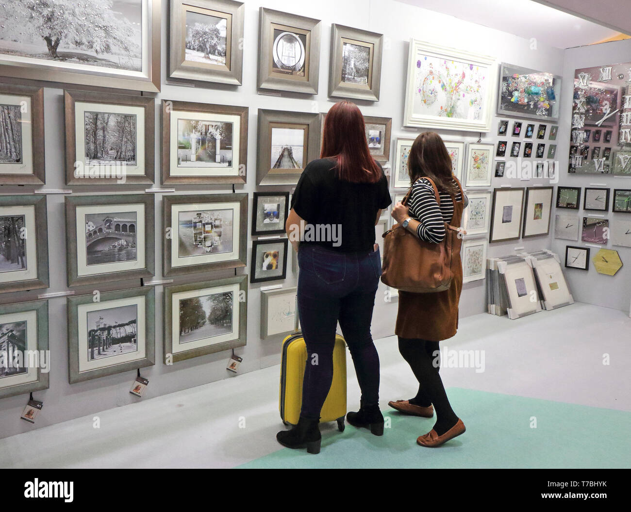 London, UK. 5th May, 2019. Visitors seen viewing the bespoke artwork on display during the exhibition.Grand Designs Live exhibition sponsored by Anglian Home Improvements, with more than 500 exhibitors in zones for sustainable technology, self-build, design, grand technology, interiors, kitchens & bathrooms, gardens, food & housewares. The show offers visitors a unique opportunity to see all the latest trends for the home as well as many products never seen before. Based on the Channel 4 TV series and held at Excel London. Credit: Keith Mayhew/SOPA Images/ZUMA Wire/Alamy Live News Stock Photo