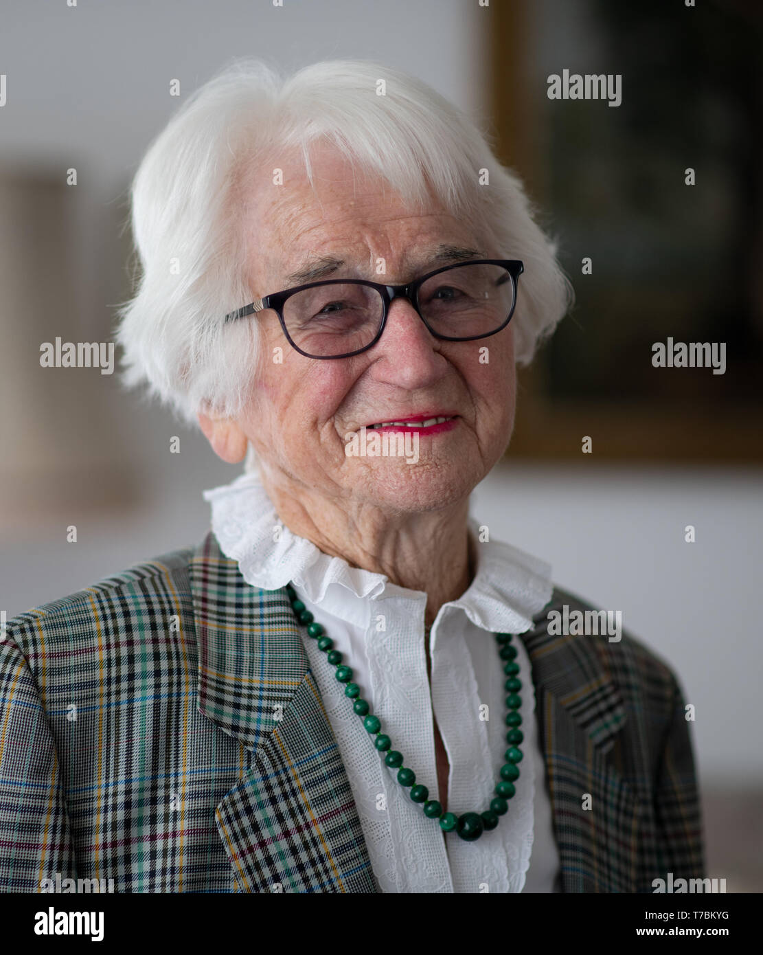 30 April 2019, Schleswig-Holstein, Lübeck: The 95-year-old eyewitness Gertrud Runge, recorded during a dpa interview. (to dpa: 'About Friedland to the West - Gertrud Runge's Turbulent Journey 1947') Photo: Rainer Jensen/dpa Stock Photo