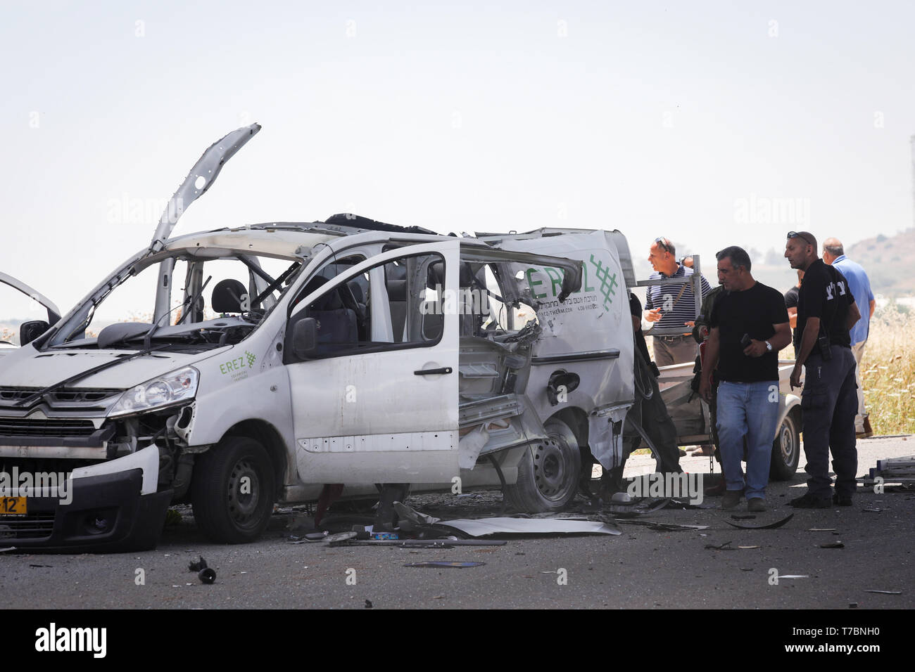 Jerusalem. 5th May, 2019. Photo taken on May 5, 2019 shows a car damaged by a rocket fired from the Gaza Strip near Yad Mordechai in southern Israel. Four Israeli civilians were killed on Sunday and more than 70 injured by rockets fired by the Palestinians from the Gaza Strip. Credit: JINI/Xinhua/Alamy Live News Stock Photo
