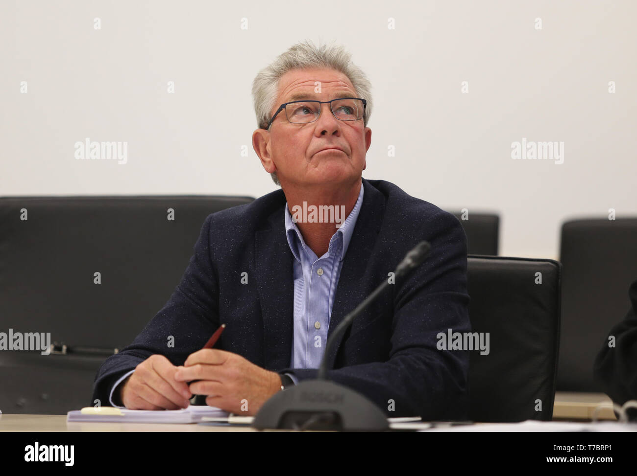 03 May 2019, Mecklenburg-Western Pomerania, Rostock: At the beginning of the trial against Dr. Amandus Krüger, the former Managing Director of the People's Solidarity Companies, for fraud and delay in insolvency, the defendant sits in the courtroom. The public prosecutor's office accuses the 68-year-old of being the managing director of Volkssolidarität Sozial-Immobilienfond GmbH & Co. KG (VSI KG) in the period between July 2004 and October 2005 in 144 legally related cases. The man had been sentenced to three years and eight months imprisonment by the Rostock Regional Court in 2014. The Feder Stock Photo