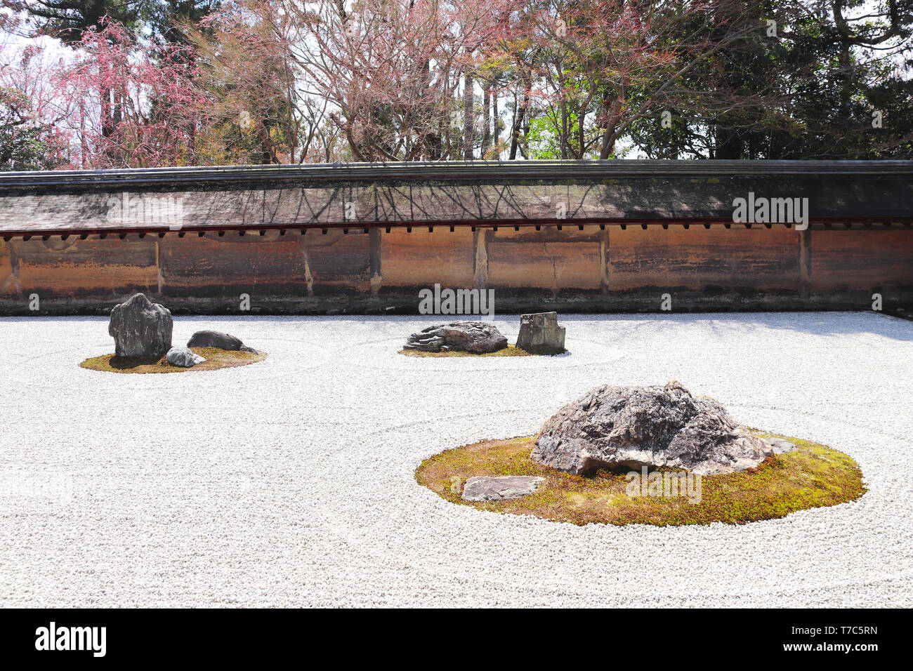 Seven stones in Rock Garden, in Ryoanji Temple, Kyoto, Japan. UNESCO world  heritage site Stock Photo - Alamy