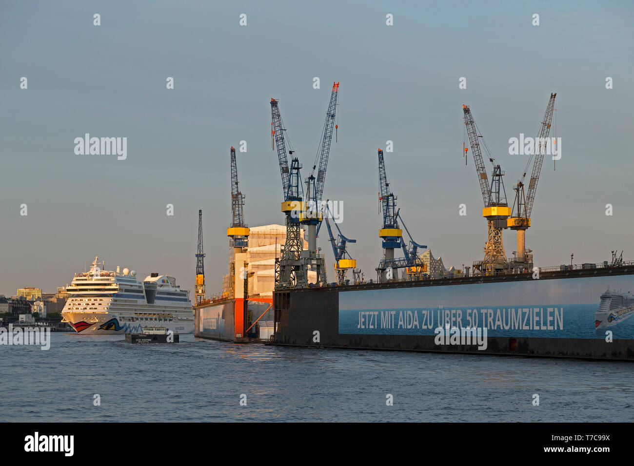 cruise ship AIDAsol leaving the harbour, Hamburg, Germany Stock Photo