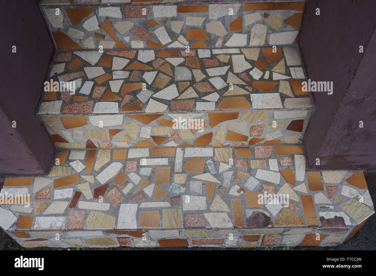 Broken tiles mosaic hi-res stock photography and images - Alamy