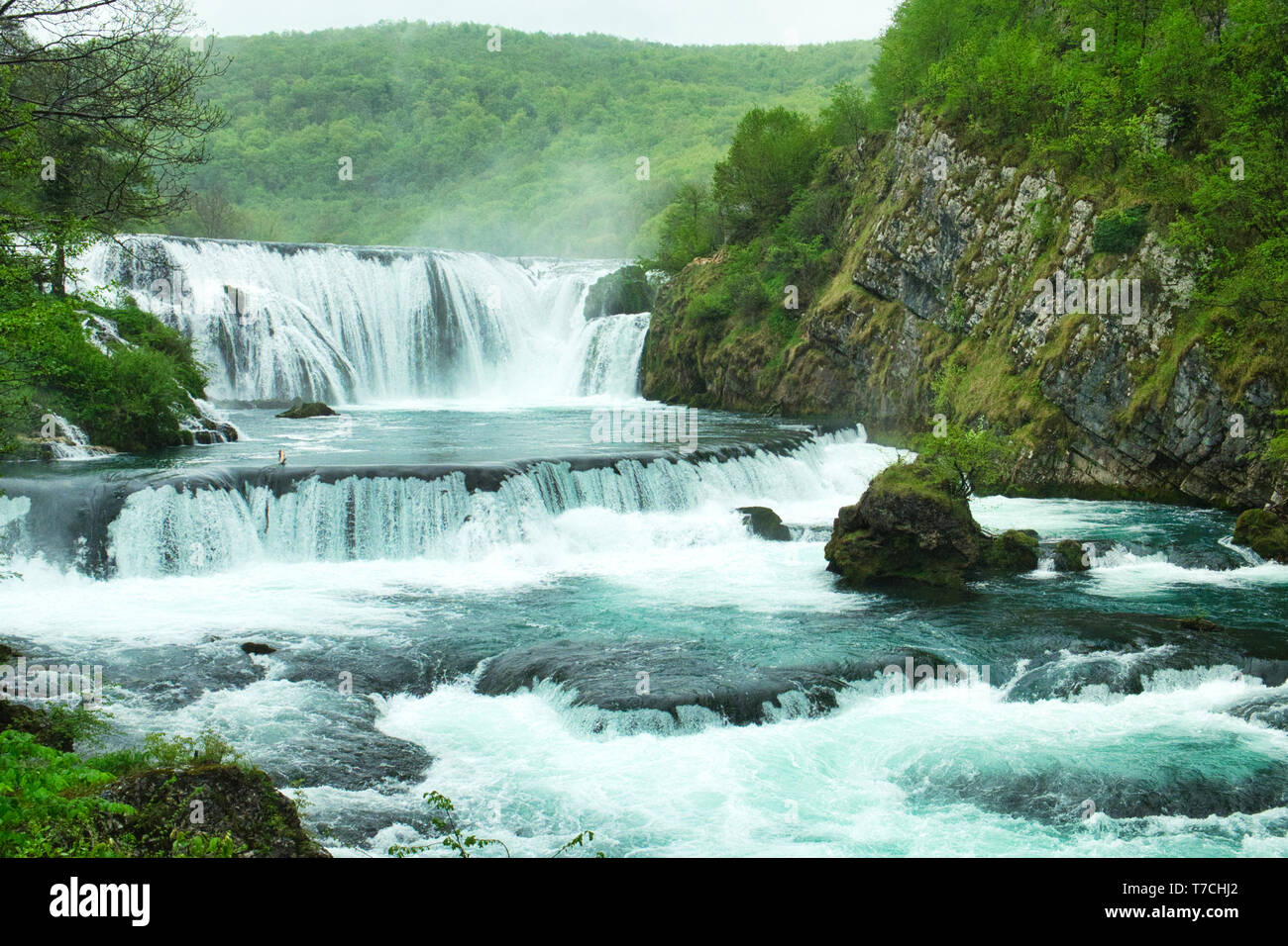 Elektrisk beundring Dwelling The beautiful landscape of Bosnian nature with a cascade waterfall in the  National park Una in Bosnia and Herzegovina in spring Stock Photo - Alamy
