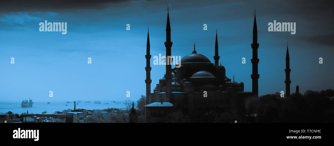 Silhouette of Blue mosque in glorius sunset, Istanbul, Sultanahmet park ...