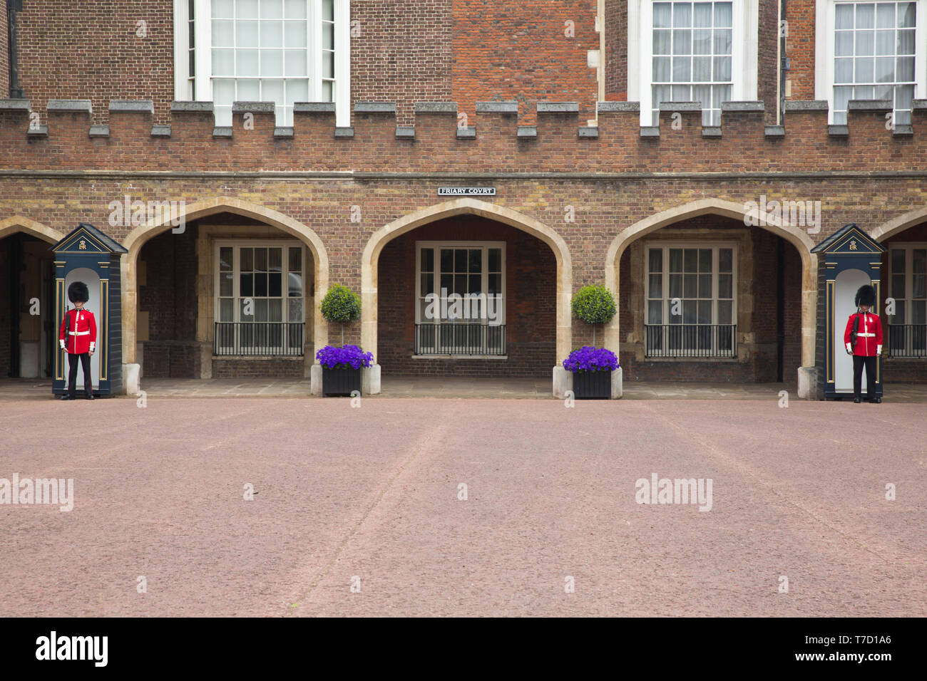 St James's London Palace guards Stock Photo