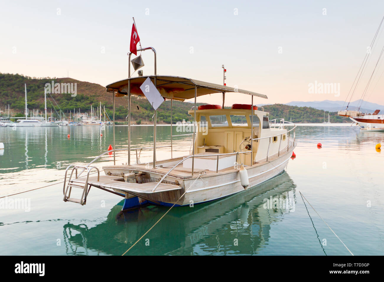 Fishing boat on sea at sunset hi-res stock photography and images - Alamy