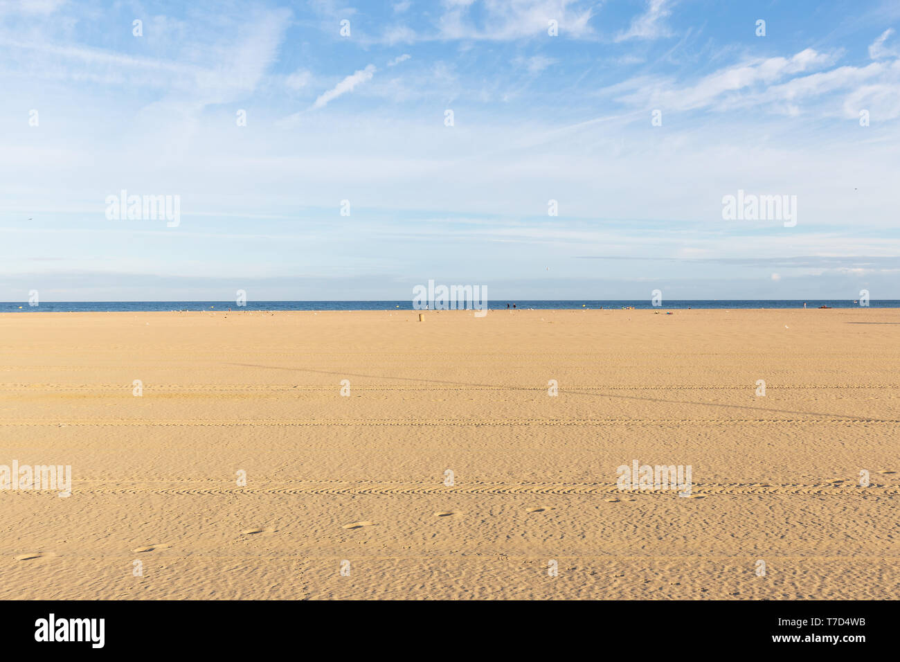Empty beach background with blue sky , copy space Stock Photo - Alamy