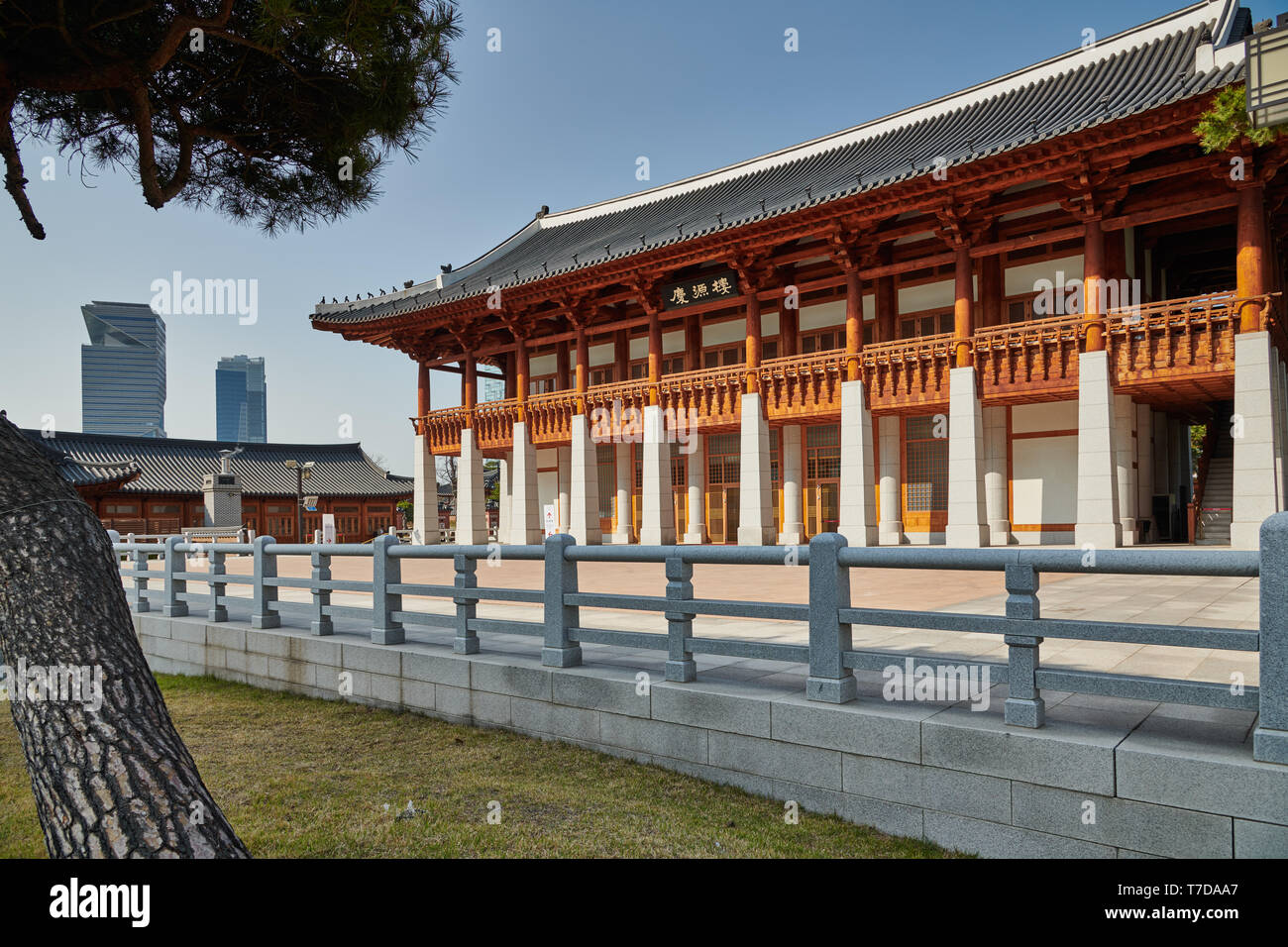 Traditional Korean style architecture at Central Park in Songdo International Business District, Incheon City, South Korea Stock Photo