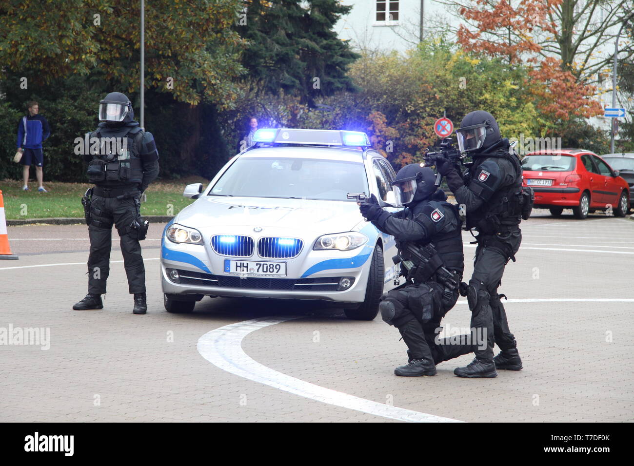 Mobiles einsatzkommando hires stock photography and images Alamy