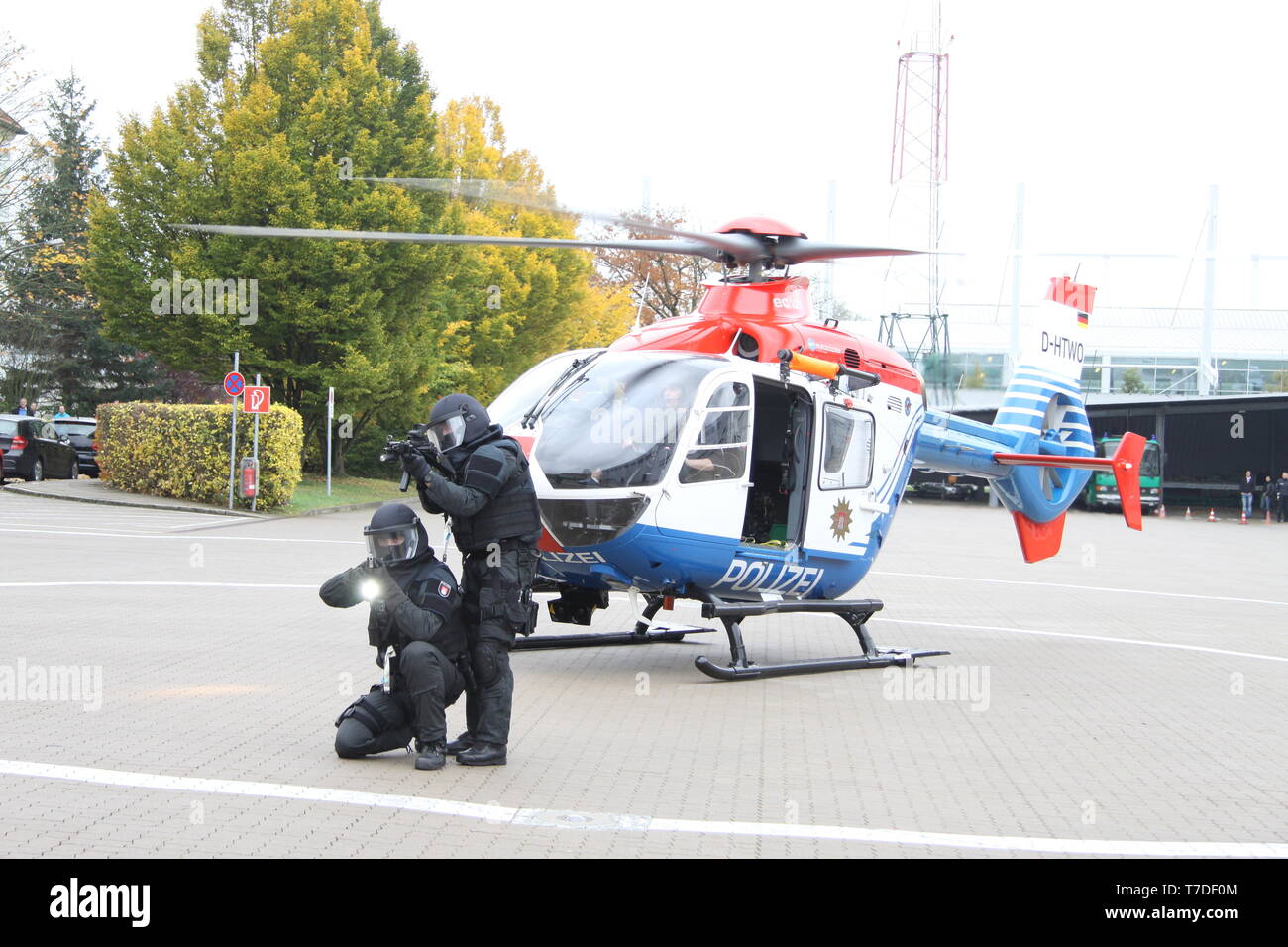 Mobiles einsatzkommando hires stock photography and images Alamy