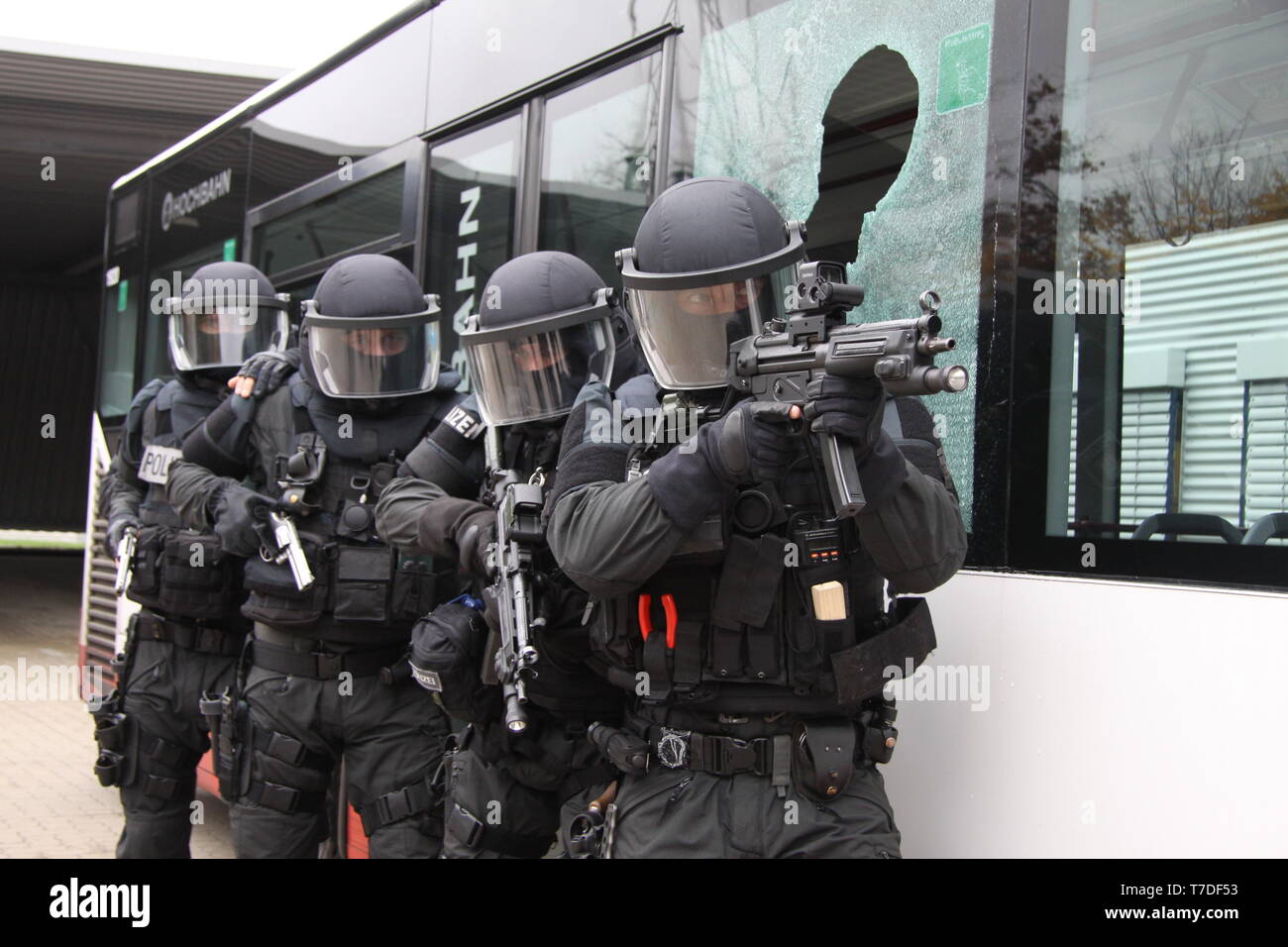 Mobiles einsatzkommando hires stock photography and images Alamy