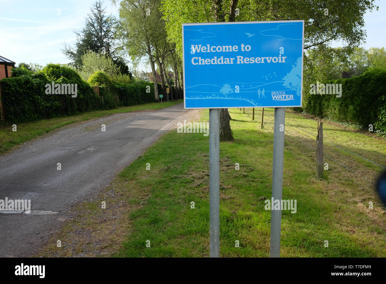 May 2019 - Welcome to Cheddar Reservoir sign  on the approach road in Axbridge Stock Photo