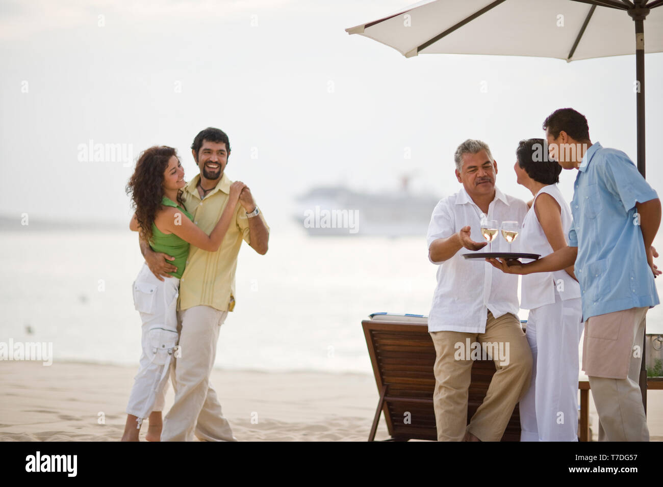 Couples drinking wine at beach resort Stock Photo - Alamy