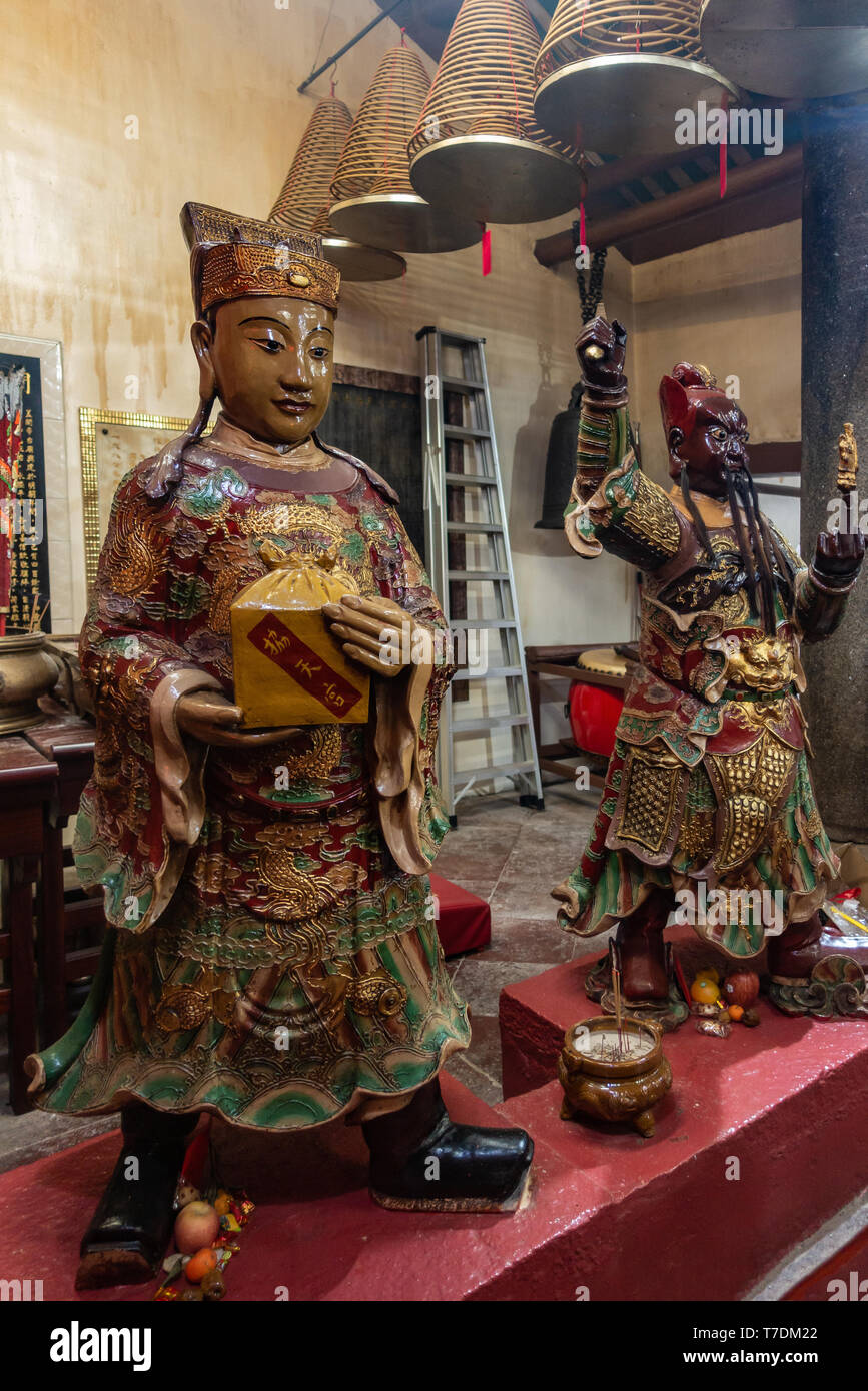 Taoist statues hi-res stock photography and images - Alamy