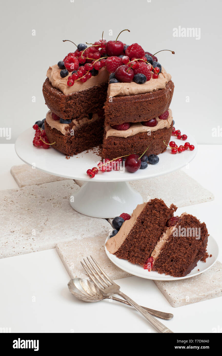 Frosted chocolate layer cake hi-res stock photography and images - Alamy