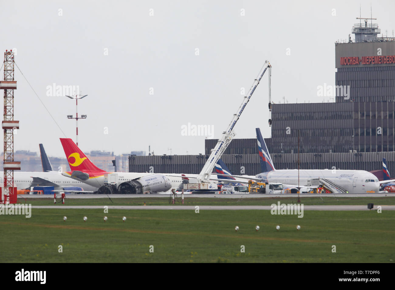 Moscow, Russia. 6th May, 2019. Burnt fuselage of an Aeroflot SSJ-100 passenger plane is seen on the tarmac at Sheremetyevo International Airport in Moscow, Russia, on May 6, 2019. Russia's Investigative Committee confirmed Monday that 41 people were killed after an SSJ-100 passenger plane en route to the northwestern Russian city of Murmansk caught fire before an emergency landing Sunday at the Sheremetyevo International Airport in Moscow. Credit: Maxim Chernavsky/Xinhua/Alamy Live News Stock Photo
