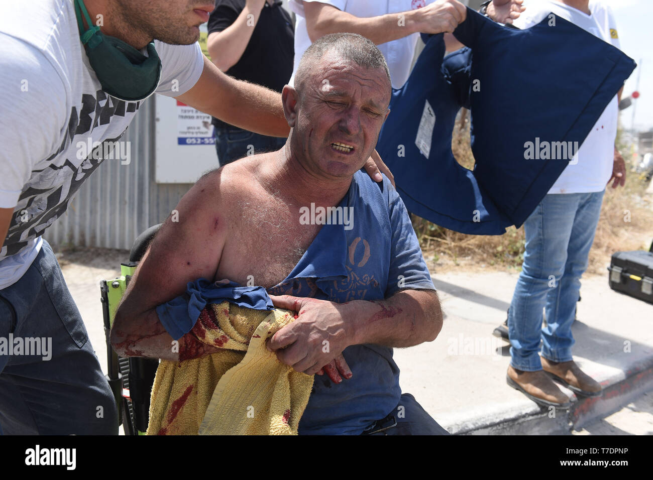 Ashdod. 5th May, 2019. Photo taken on May 5, 2019 shows a man injured in a rocket attack in the coastal city of Ashdod. Four Israeli civilians were killed on Sunday and more than 70 injured by rockets fired by the Palestinians from the Gaza Strip. Credit: JINI/Xinhua/Alamy Live News Stock Photo