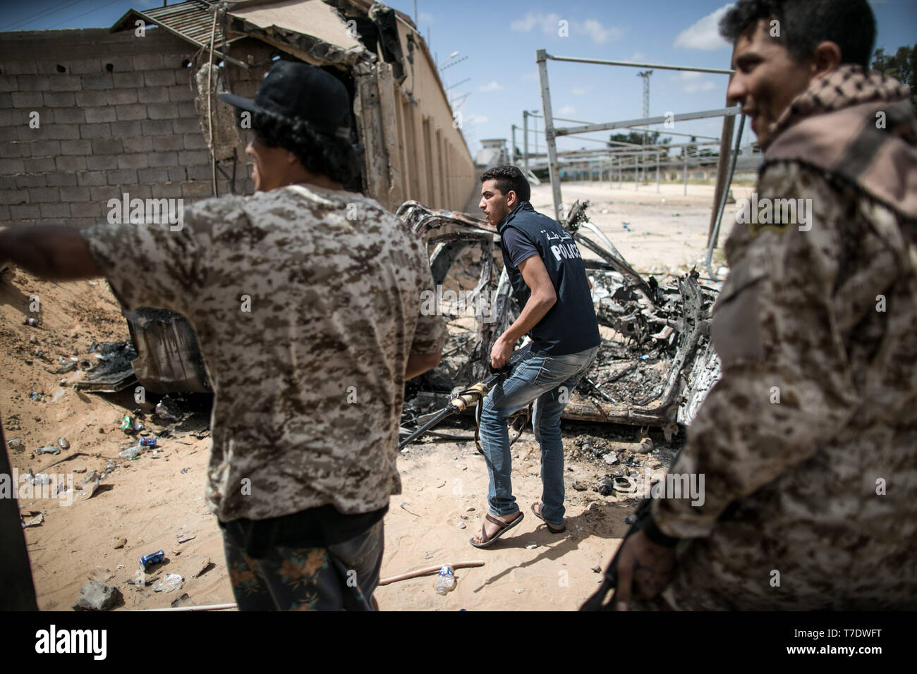 Tripoli, Libya. 6th May, 2019. Fighters from forces of the UN-backed Libyan government are seen in Salah Al-Din frontline, Tripoli, Libya, on May 6, 2019. A total of 432 people have been killed and 2,069 others injured in the fighting between the UN-backed Libyan government and the east-based army in and around the capital Tripoli, the World Health Organization (WHO) said Monday. Credit: Amru Salahuddien/Xinhua/Alamy Live News Stock Photo