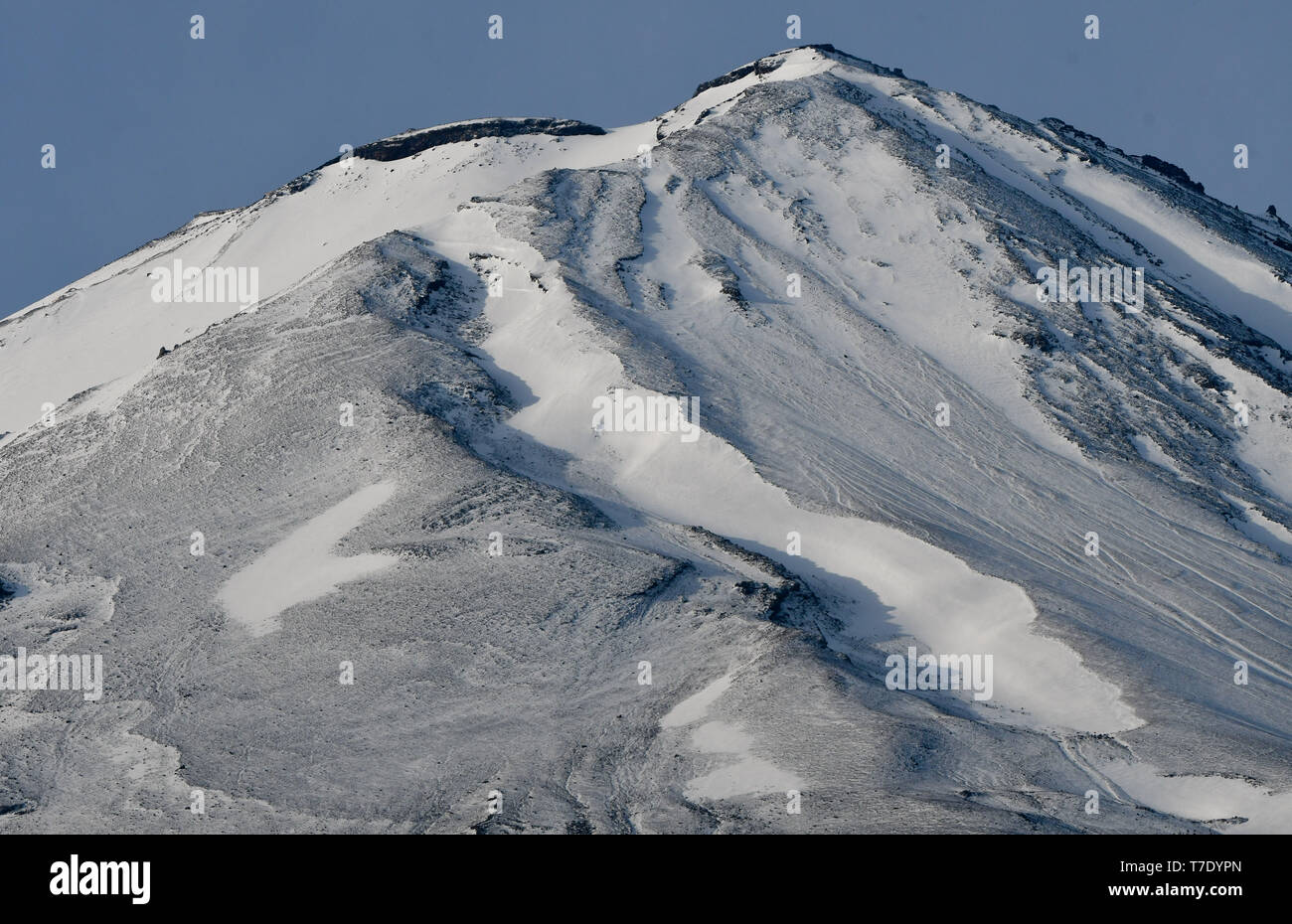 Tokyo, Japan. 5th May, 2019. A view of Mount Fuji highest point from Kawaguchiko in Shizuoka Prefecture Japan on Sunday, May 5, 2019. Photo by: Ramiro Agustin Vargas Tabares Credit: Ramiro Agustin Vargas Tabares/ZUMA Wire/Alamy Live News Stock Photo