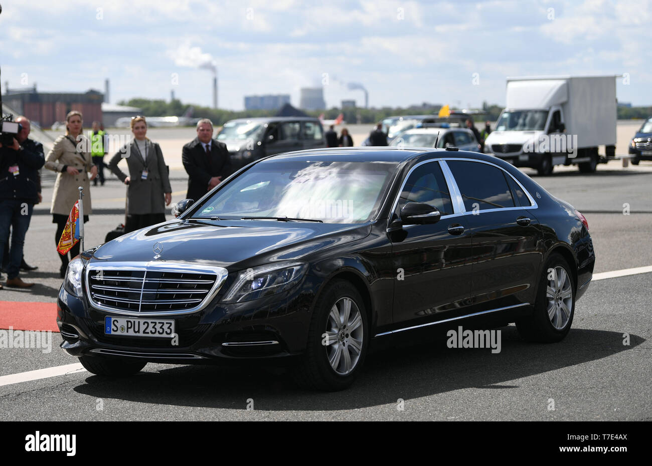 Berlin Germany 07th May 2019 British Prince Charles And His Wife Duchess Camilla Leave Tegel Airport In A Mercedes Benz Limousine Credit Monika Skolimowska Dpa Zentralbild Dpa Alamy Live News Stock Photo Alamy
