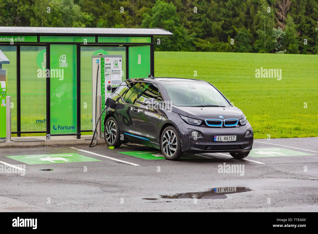 Fuel cell electric car hires stock photography and images Alamy