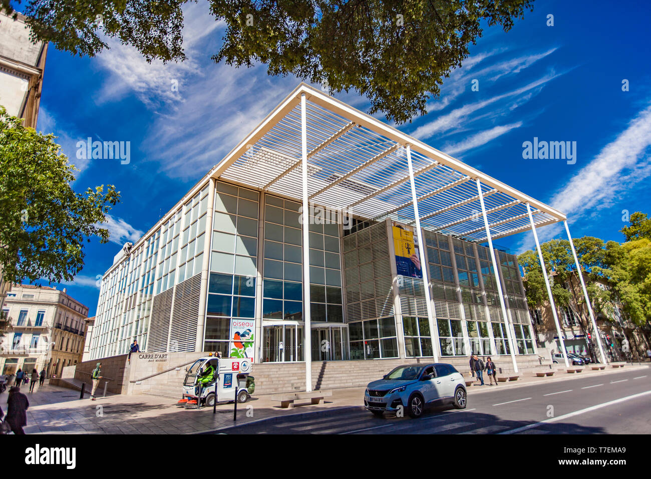 Carré d'Art Library Art Gallery & Culture Center by Norman Foster Nimes  France Stock Photo - Alamy