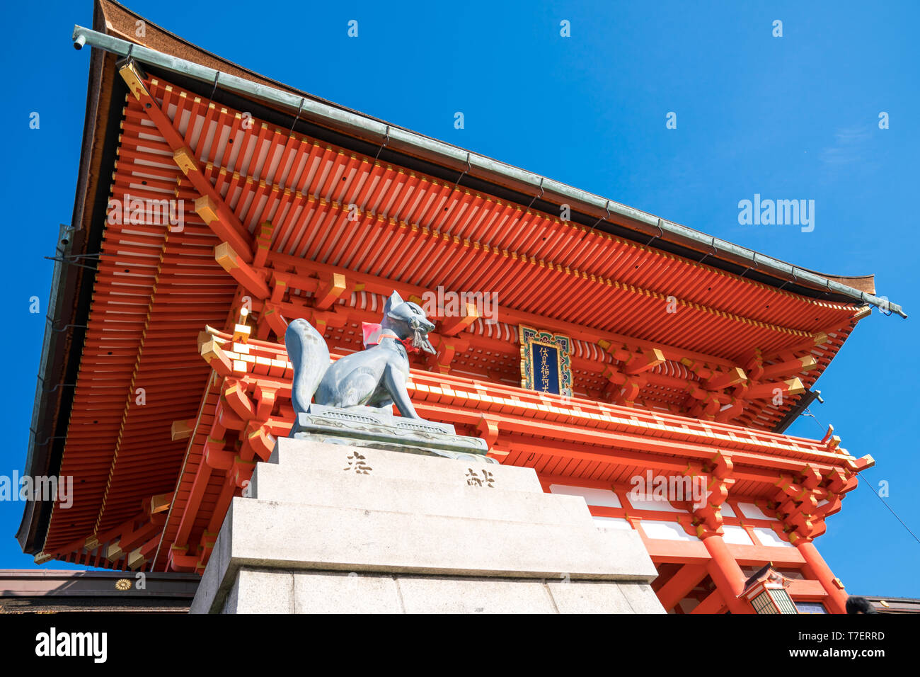 Stone fox sculpture fushimi inari taisha hires stock photography and