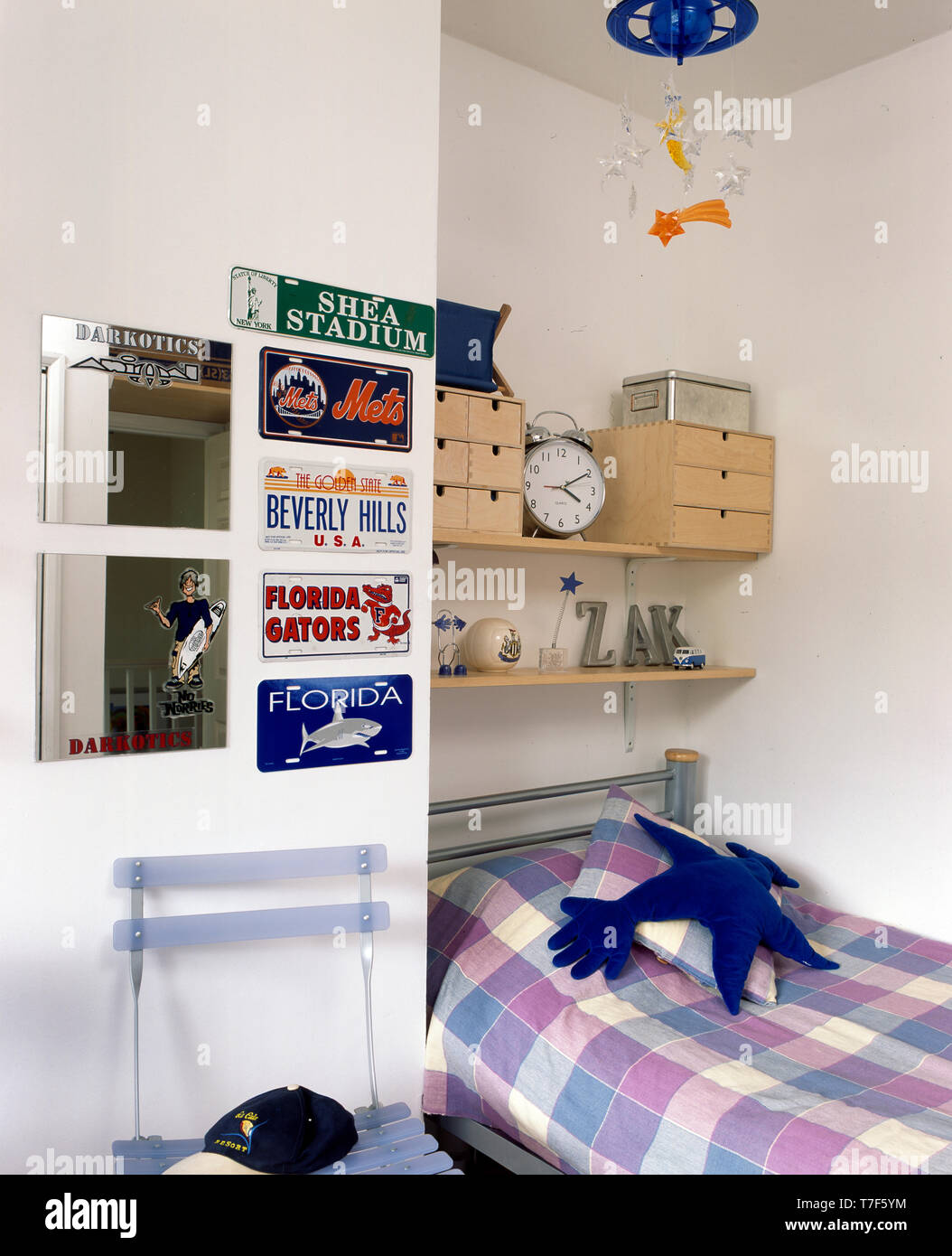Shelves Above Bed With Mauve Duvet In Teenager Bedroom Stock