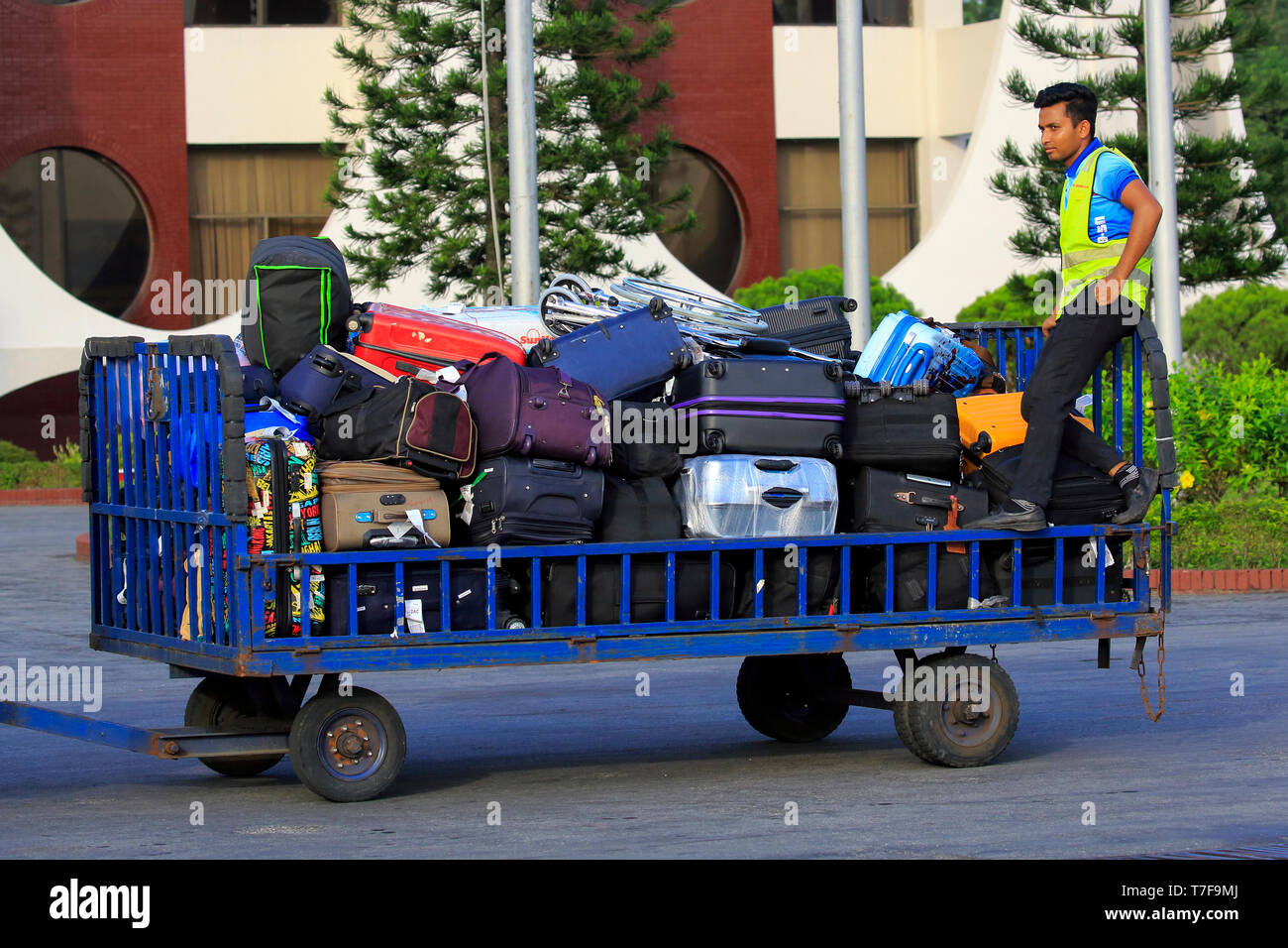 Moving luggage hires stock photography and images Alamy