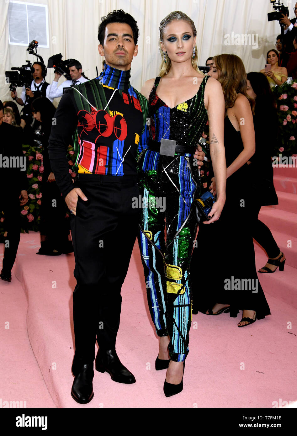 Joe Jonas & Sophie Turner Arrive on the Met Gala Red Carpet