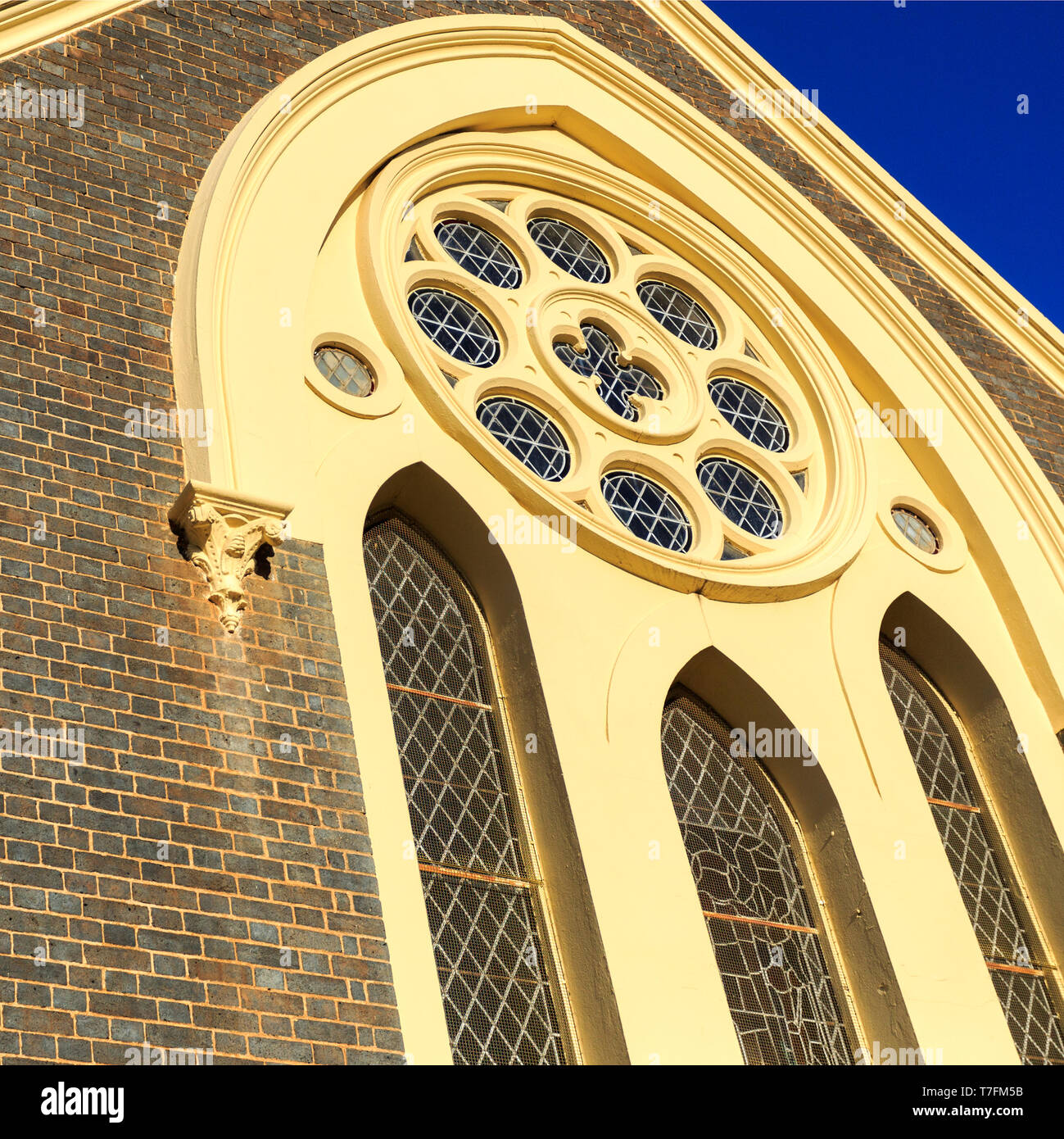 Gothic lancet windows hi-res stock photography and images - Alamy
