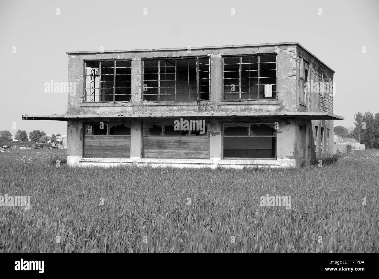 ww2 military airfield watch office, airfield control tower, RAF Catfoss Stock Photo