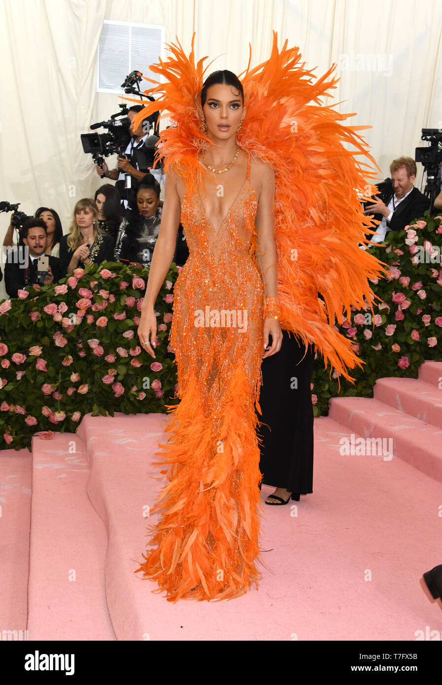 kendall jenner orange feather dress Kendall Jenner wore a bright orange feathered Versace gown