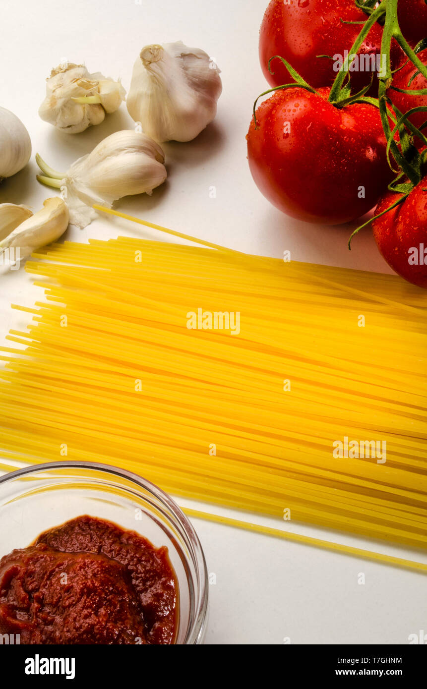 ingredients to make a delicious home made tomato sauce with spaghetti Stock Photo