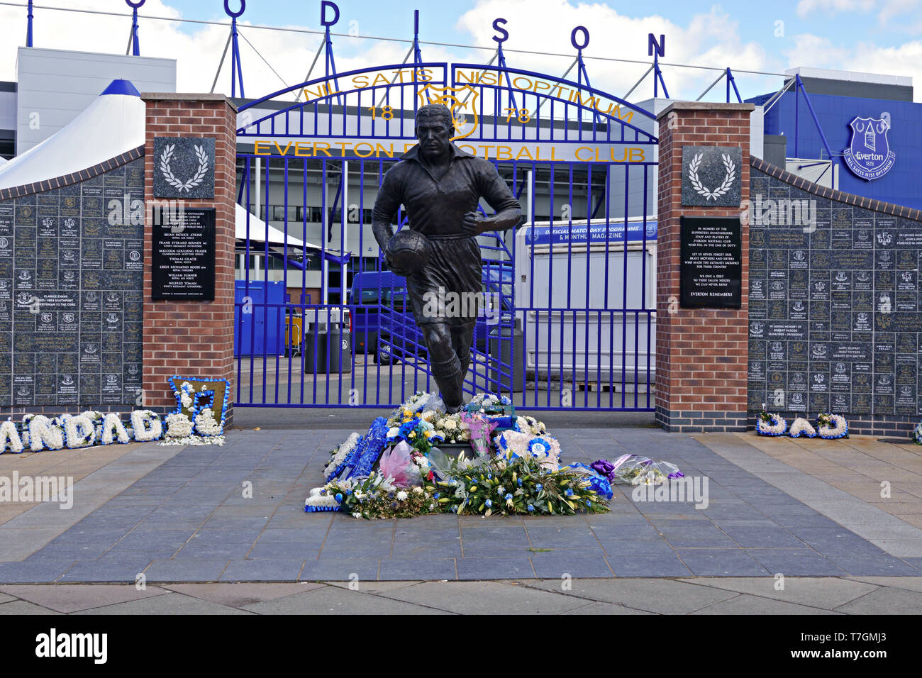 Outside goodison park High Resolution Stock Photography and Images Alamy