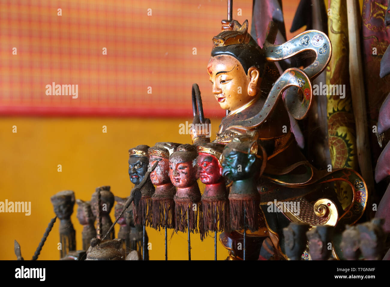 Chinese temple altar hi-res stock photography and images - Alamy